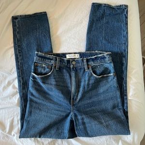 90s Straight Ultra High Rise — Abercrombie (6/28)
